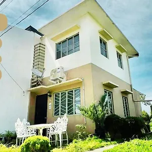Walking Distance To The Town House Holiday home